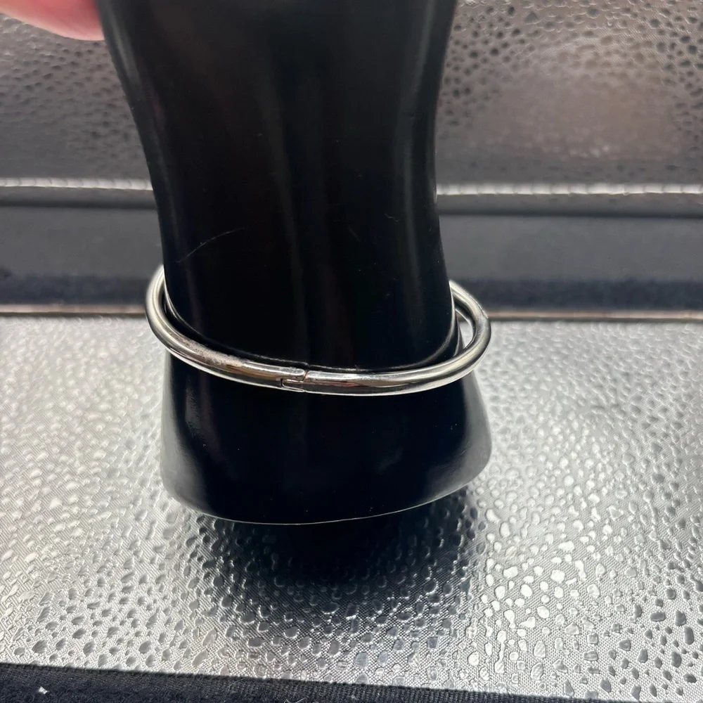 Elegant Silver Screw Bangle